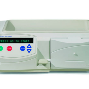 Máquina cicladora automática de ocho espigas. Sistema automatizado para practicar diálisis peritoneal en forma intermitente o cíclica. Monitor con unidad selectora de la cantidad de líquido a administrar tiempo de ingreso y permanencia así como drenaje. Control digital de tiempo y número de recambios calentador para líquido de diálisis termostato y alarmas de suministro de líquido de temperatura y drenaje.